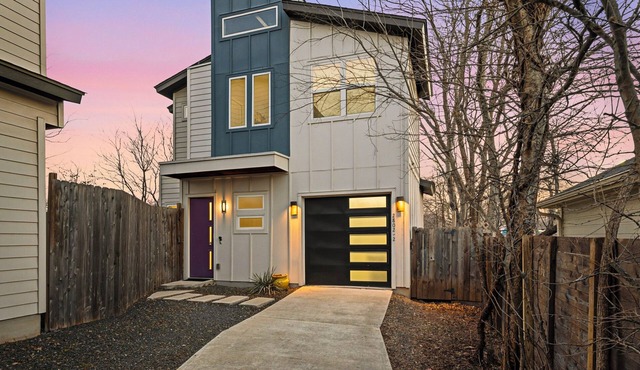 Modern East Austin Home-1 King Room-Game Room