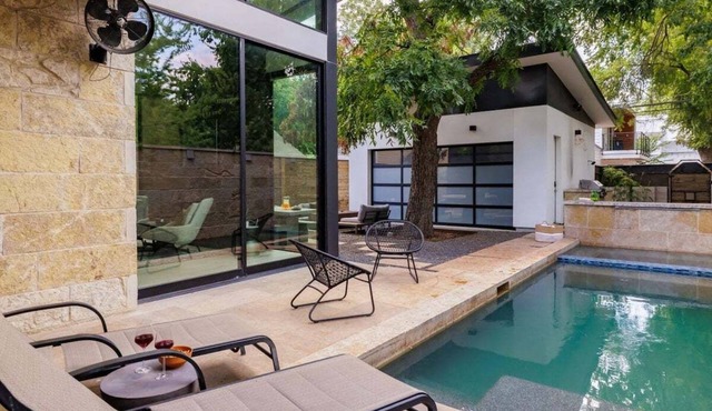 🌵 Modern East Austin Luxury Retreat with Pool + Hot Tub | Hidden Oasis 🏡