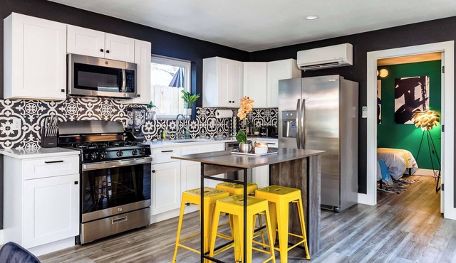 Modern East Austin Stay Near Plaza Saltillo Stn