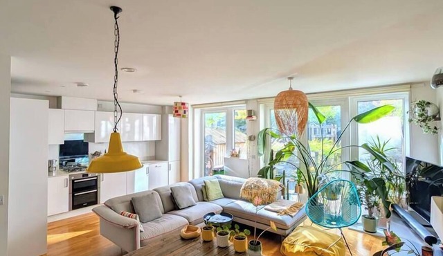 Modern East London Apt, 3 bedrooms, 2 Bathrooms