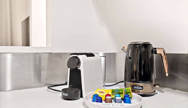 Modern East Melbourne 2-Bed Apartment with Parking