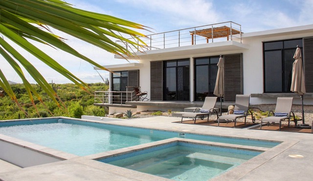 Modern Eco-Friendly Villa, 2-Minute Walk to Beach, Cleaning/Cooking