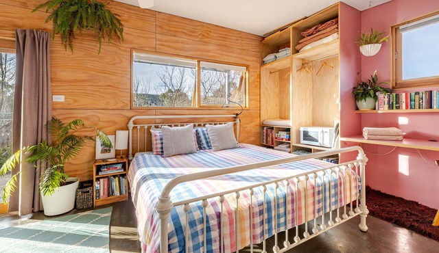 Modern Eco Studio Retreat – Serene Space Surrounded by Nature