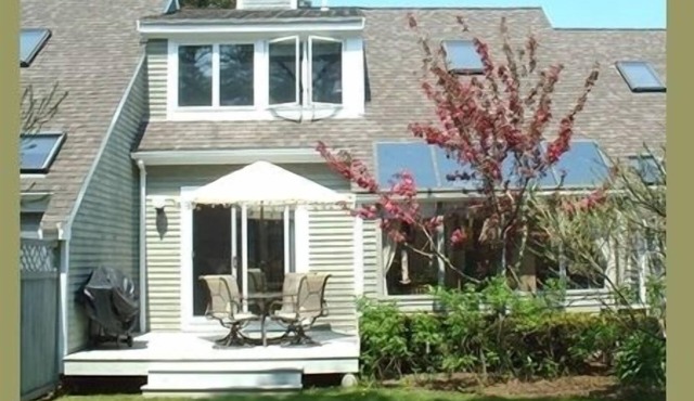 Modern Edgartown Condo Close to Town & Beach and Private Pool