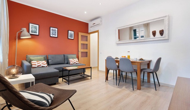 Modern Eixample Retreat: Stylish 2-Bedroom Apartment in Central Barcelona
