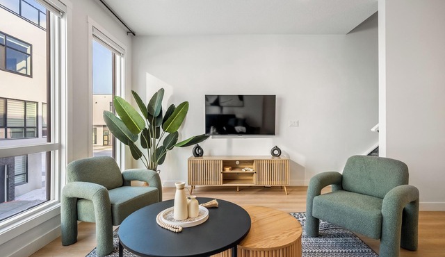 Modern Elegance & Comfort – 3BR + 3 Ensuites, AC