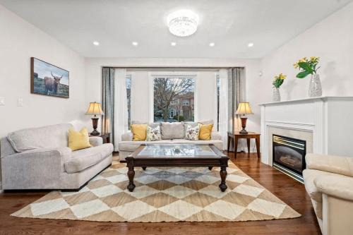 Modern Elegance, Dual Fireplaces & Outdoor BBQ