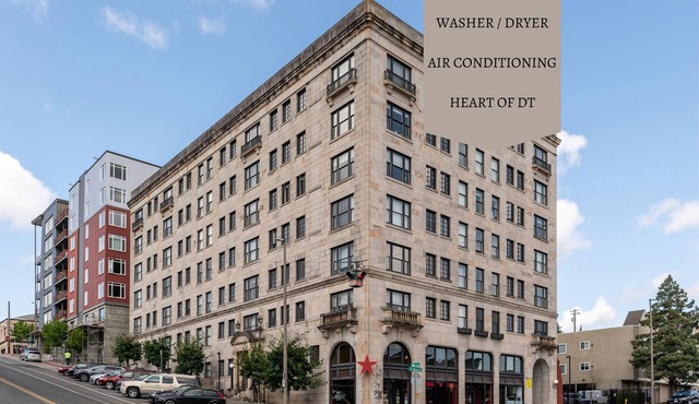 Modern Elegance in the Heart of Downtown Tacoma | King Bed + Parking + AC