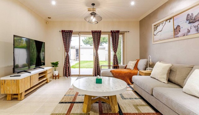 Modern Elegant House (4 Bedroom and parking)