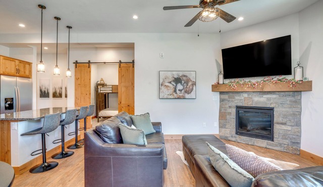 Modern Elk Creek Condo w/Hot Tub & Heated Floors