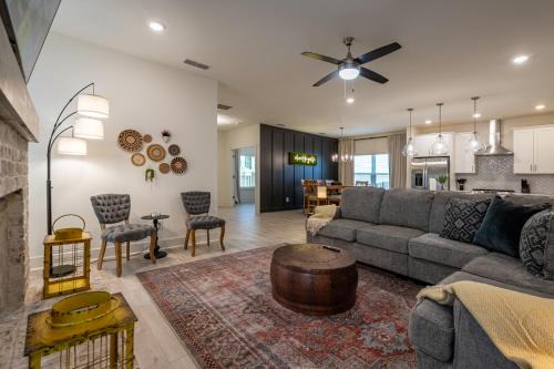 Modern Emerson retreat close to LakePoint Sports
