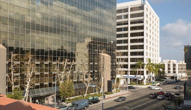 Modern Encino 1BR w/W/D, Pool & Gym, nr Ventura Blvd, by Blueground