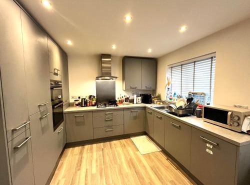 Modern Ensuite Room in Cheshunt