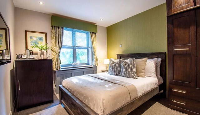 Modern Ensuite Self-Catering & Free Gym Access