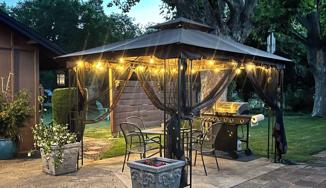 Modern Entertainment Getaway Off Sacramento River!