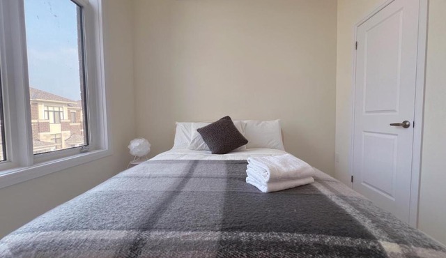 Modern entire house close to Costco convenient stay