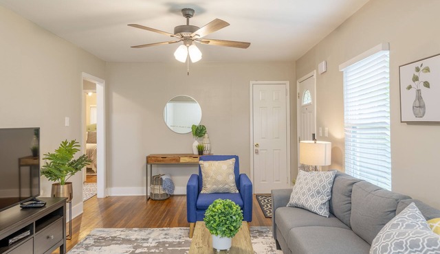 Modern entire house only 5 miles from Truist Park.