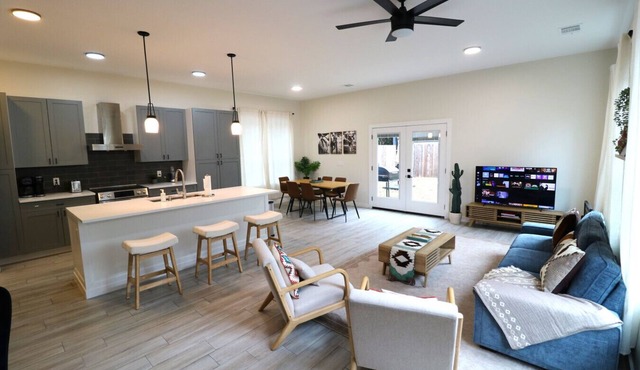 Modern Escape - 3 King Suites