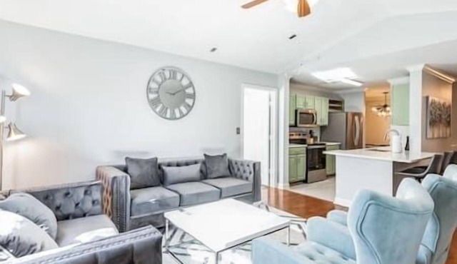 Modern Escape-Cali King Beds-EV Chargers Available