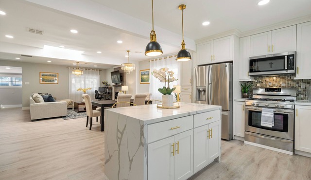 Modern Escape FIFA CW Tranquility House near LAX, fits 10 guests.n