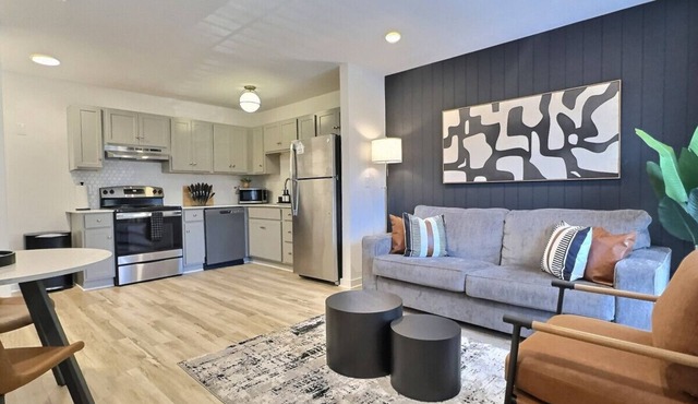 Modern Escape Near Downtown Hotspots