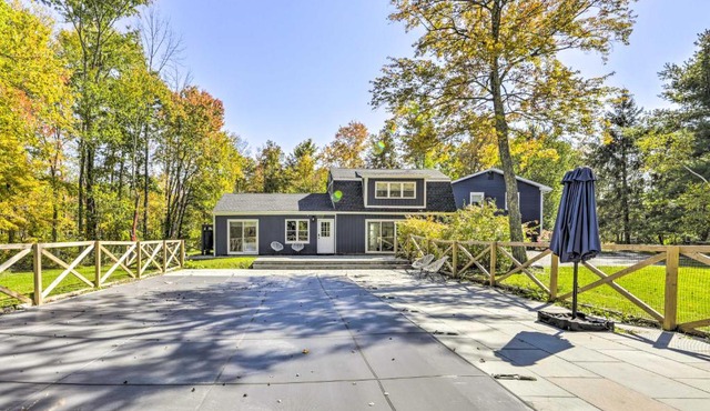 Modern Escape w/Fire Pit, Near Lake Waramaug