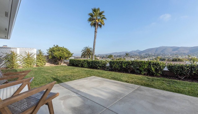 Modern Escape w/Views. Walk to Lake, Resort, Golf & Dining. Pet Friendly