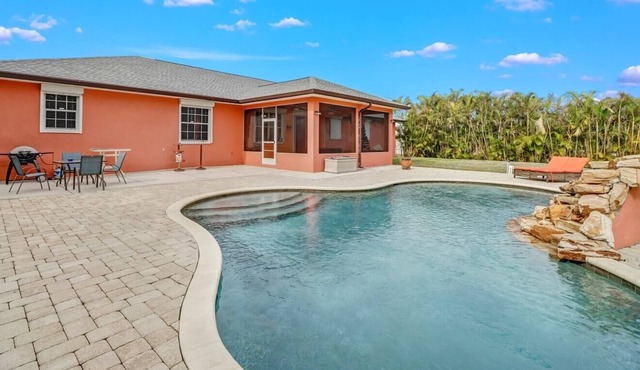 Modern Estate w/ Private Pool close to everything!