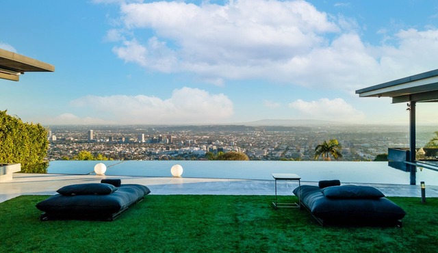 Modern Estate With Stellar Views