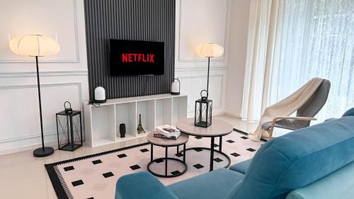 Modern European Terrace House for Family Stay with Free WiFi & Netflix near Taiping Lake Garden Zoo