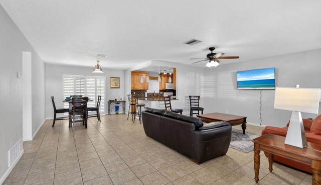 Modern Executive Stay at 211 South Lake Drive – Lehigh Acres, FL