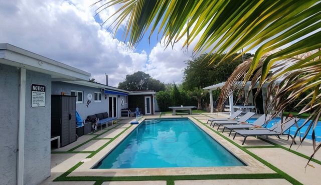 Modern exquisite & luxurious vacation rental pool heater close to the beach 9 m