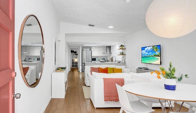 Modern, fabulous two-bedroom with parking in Winter Park