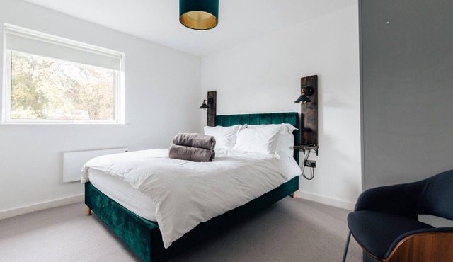 Modern Family Apartment with views of Bath