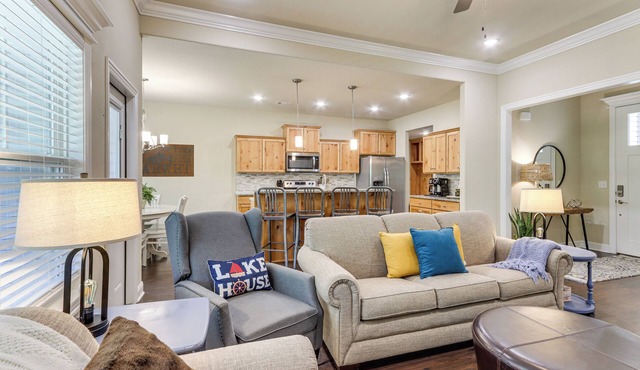 Modern Family Cabin: Walk to Table Rock Lake