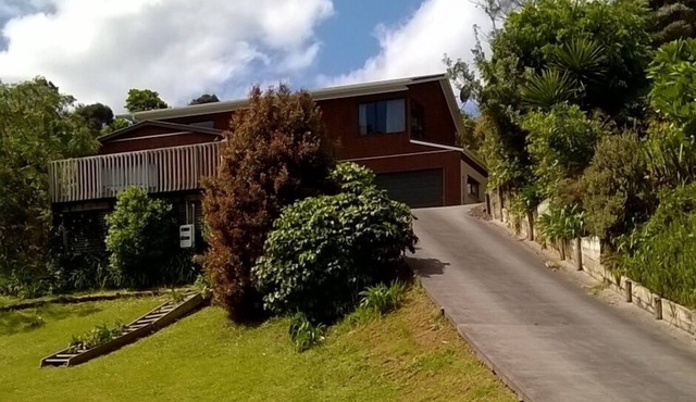 Modern family-friendly home - minutes from beach