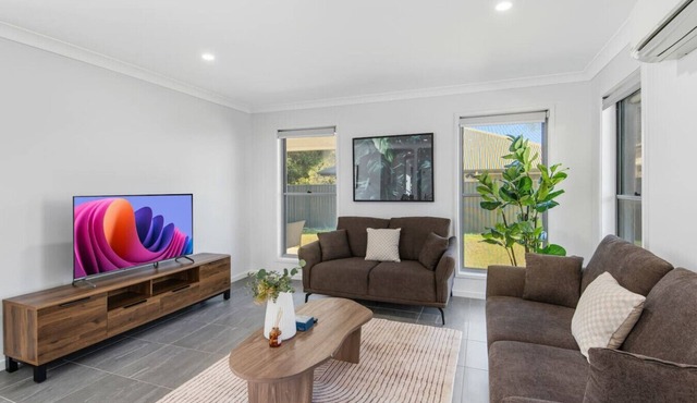 Modern Family-Friendly 2-Storey Local Home