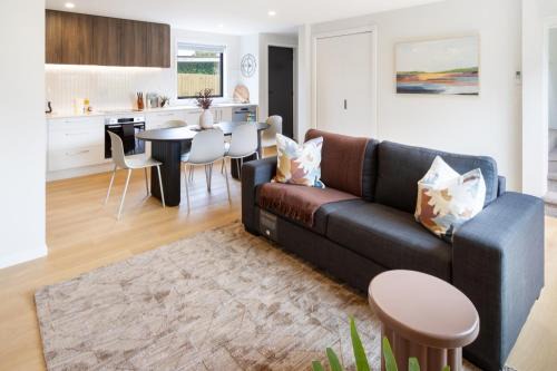 Modern Family-Friendly Home Near St Albans Park