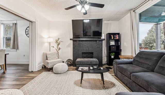Modern Family Friendly Home - 3 Bed Great Location