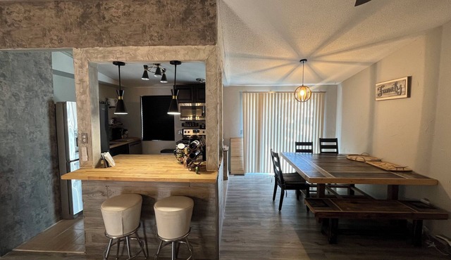 Modern family-friendly 3BR Home in Toledo