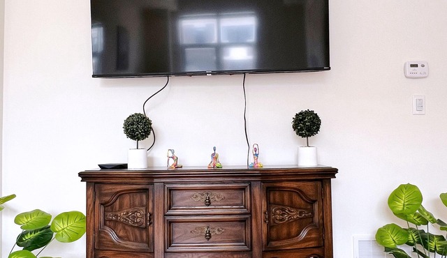 Modern Family Friendly Convenient in Richmond Hill