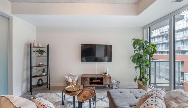 Modern Family Friendly Condo 3 BDRM/2 BA + Sofa bed + BBQ