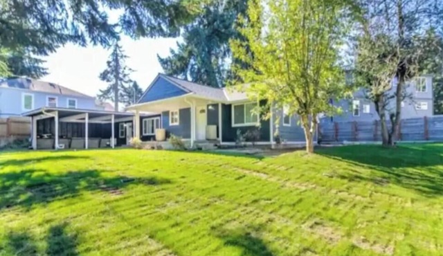 Modern Family-Friendly, Fully Renovated 3BR Home Minutes from the Airport