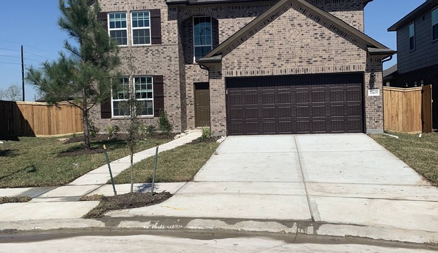 Modern Family-Friendly Oasis Near Houston