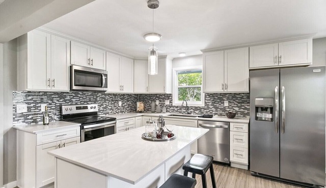 Modern Family-Friendly Home with Private Backyard, Close to Everything!