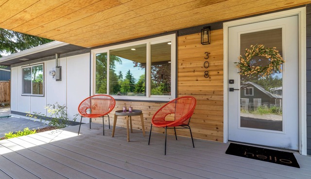 Modern Family- Friendly 4BR w/AC + Yard Near Airport