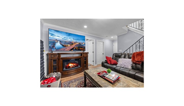 Modern Family Gateway 2-connected duplexes by YDSH GuestMind! Guests enjoy full private access, easy self check in, and dedicated parking.