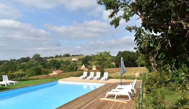 Modern family gite, with pool, close to Dordogne and Vezere Valleys.