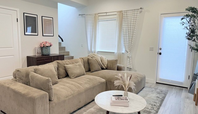 Modern Family Haven #2 - Minutes from Disney Magic/Knotts and Saigon
