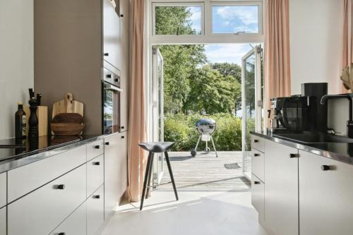 Modern Family Home By The Sea With Activities